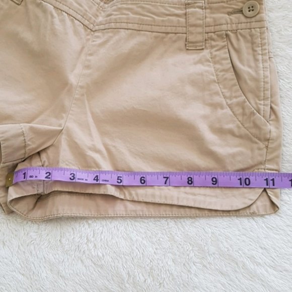 Old Navy midrise khaki shorts with dolphin hem - Picture 7 of 8